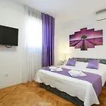 Πανσιόν Luxury Ela Σπλιτ