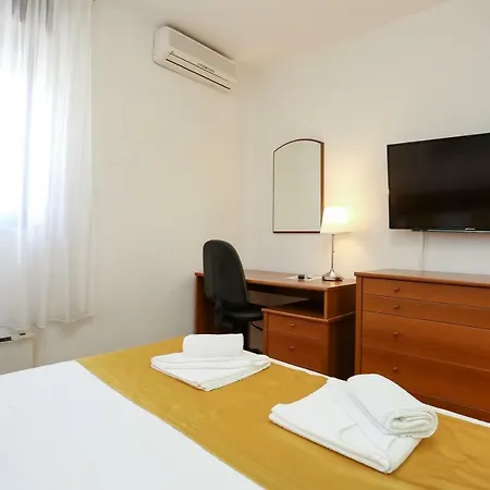 Green Park Apartments *