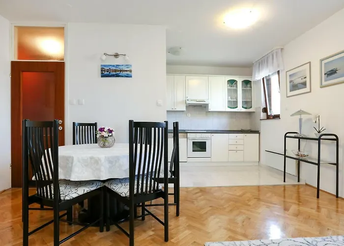 Διαμέρισμα Luxury Apartment Ela