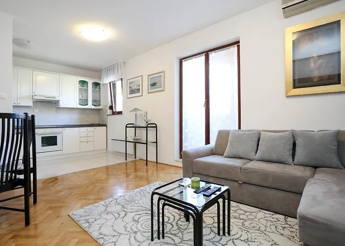 Luxury Apartment Ela Σπλιτ