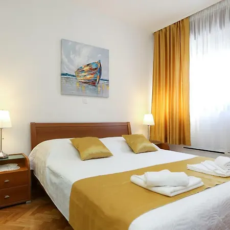 Luxury Ela Πανσιόν 3*