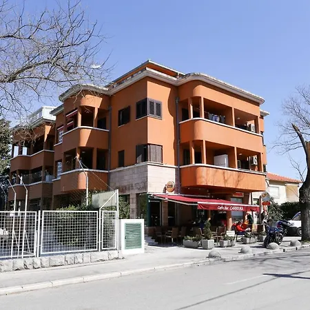 Luxury Ela Πανσιόν 3*